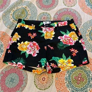 GORGEOUS Old Navy black floral shorts